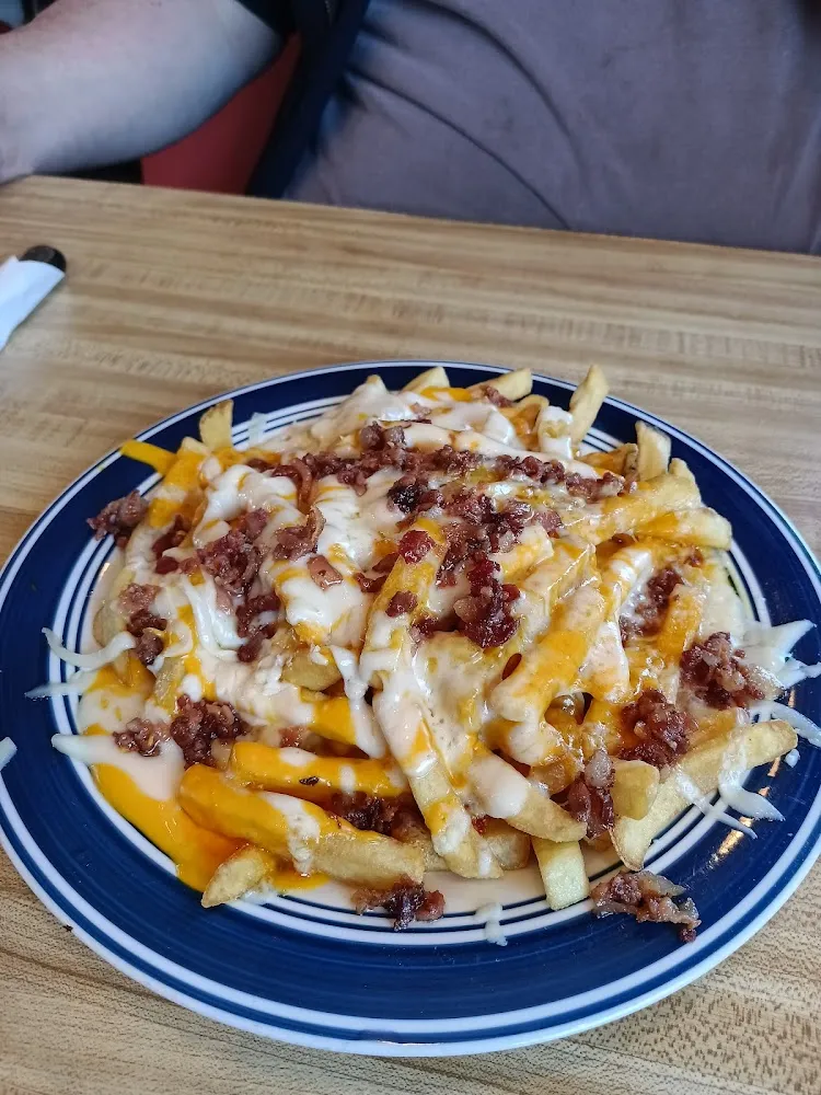 Loaded Fries with Bacon and 2 Différent Cheeses
